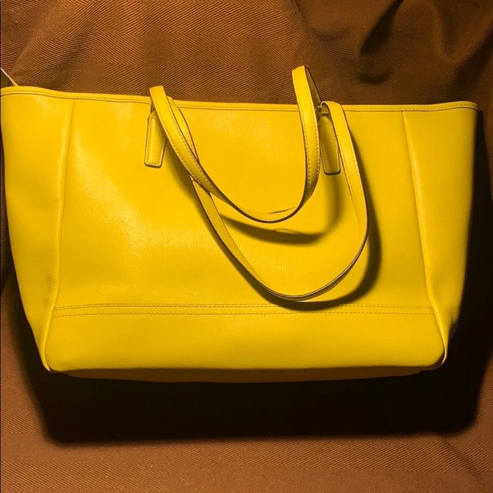 Coach leather zipper Neverfull tote w/metal tag